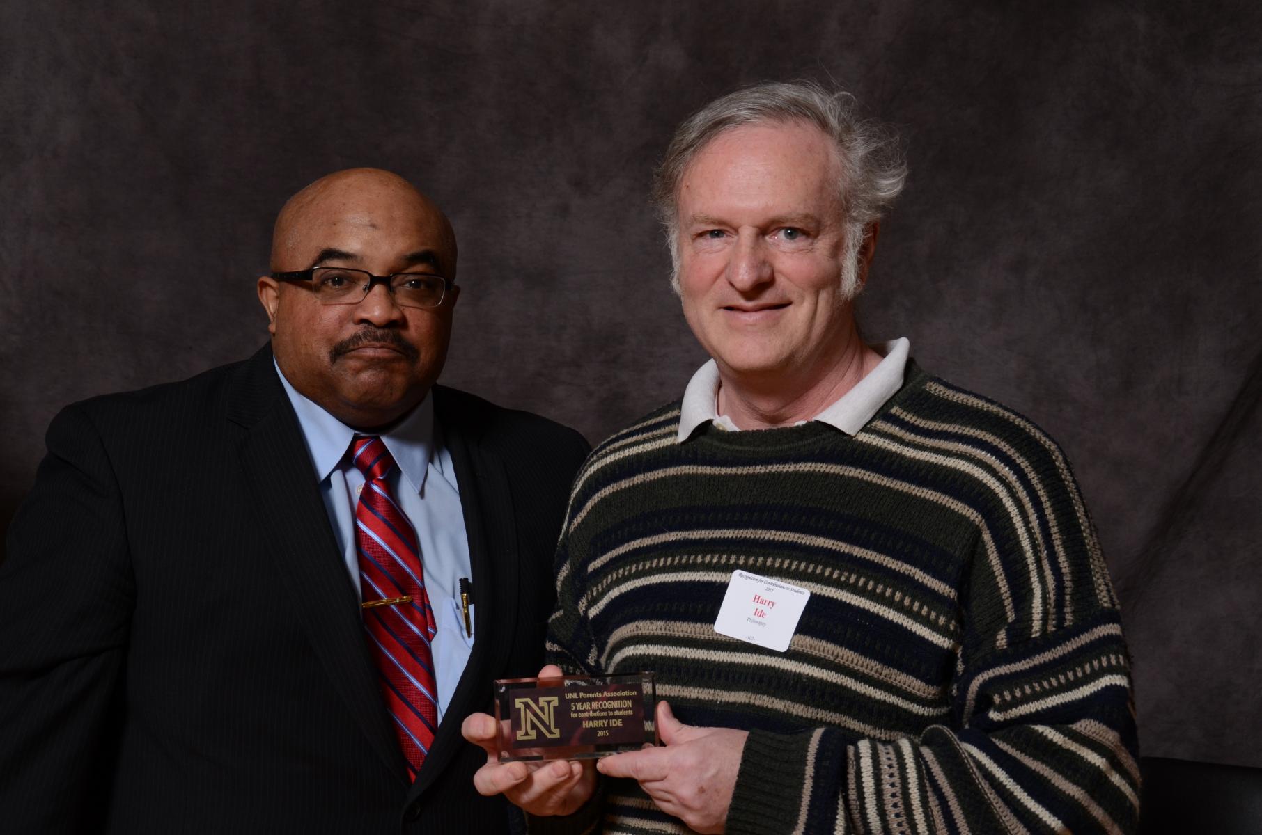Harry Ide receiving his award at the 2015 UNL Parents Recognition Ceremony