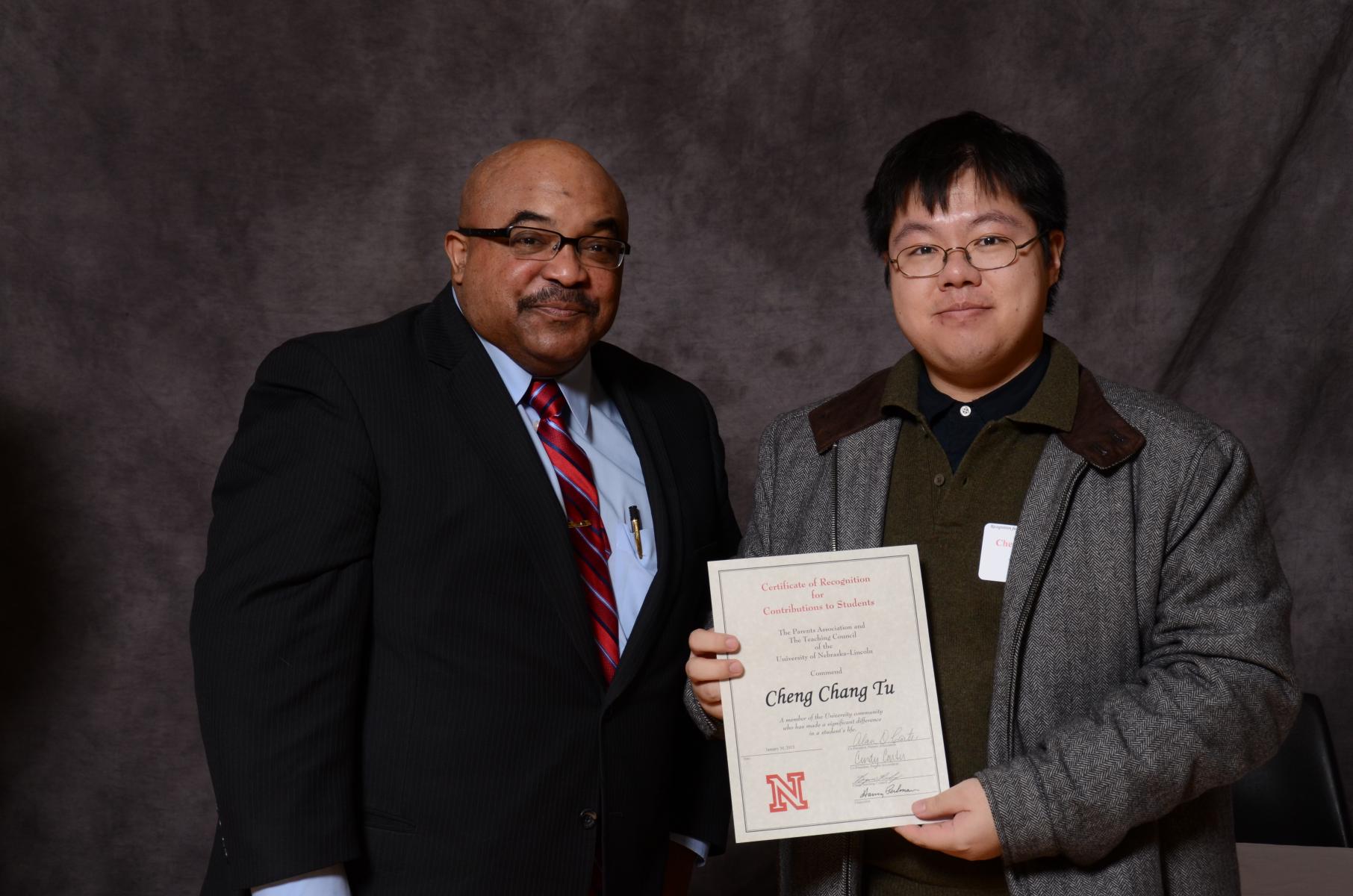 Cheng Chang (Alfred Tu) receiving his award at the 2015 UNL Parents Recognition Ceremony