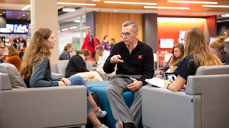Chancellor Ronnie Green talks to students in the City Campus Union