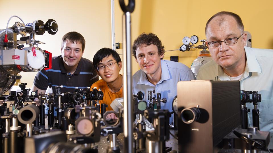 New study points way to 'filming' molecule-light interactions