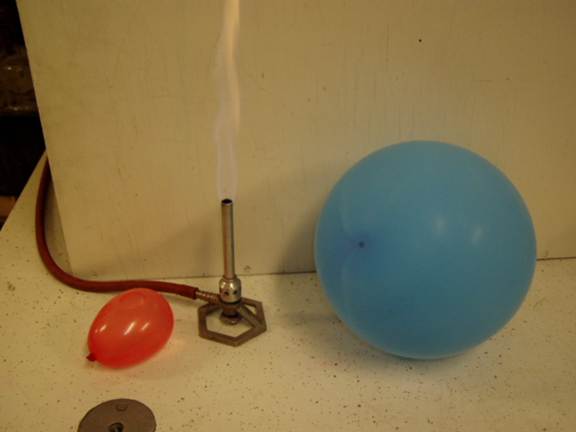 Bunsen burner and balloons for Thermodynamics experiment