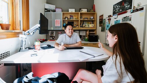 Donny Bui, an academic success coach in the Center for Academic Success and Transition, meets with Kyanne Casperson, a senior studying sociology.