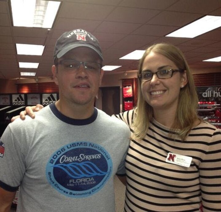 Jenni smiles for a photo with Matt Damon